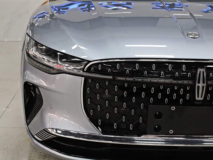 Photo 2 - Lincoln Z (Zephyr)