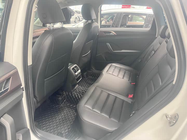 Фото 8 - Volkswagen Tharu