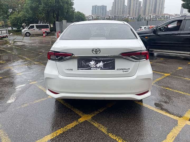 Фото 8 - Toyota Corolla