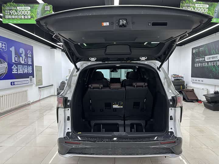 Фото 6 - Toyota Granvia