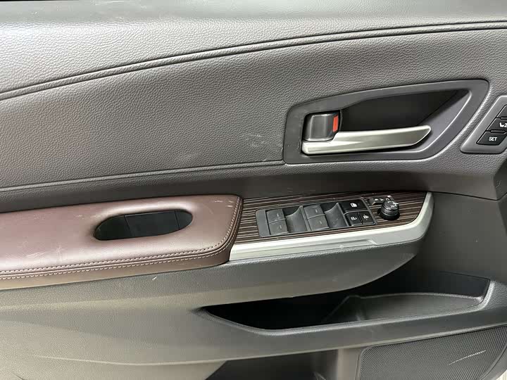 Фото 7 - Toyota Granvia