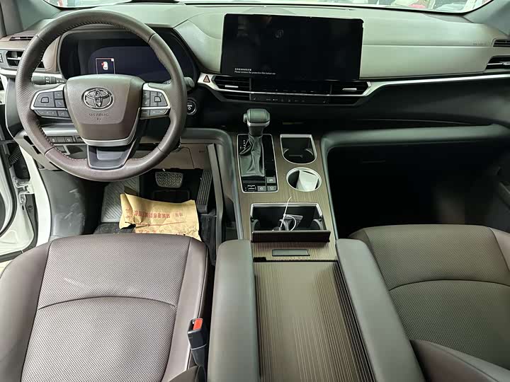 Фото 9 - Toyota Granvia