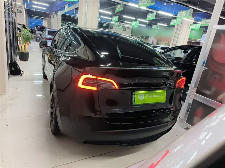 Фото 6 - Tesla Model Y