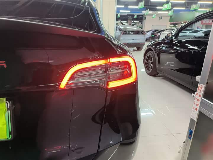 Фото 8 - Tesla Model Y