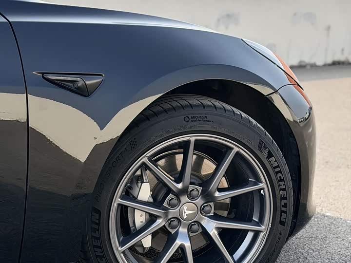 Фото 9 - Tesla Model 3