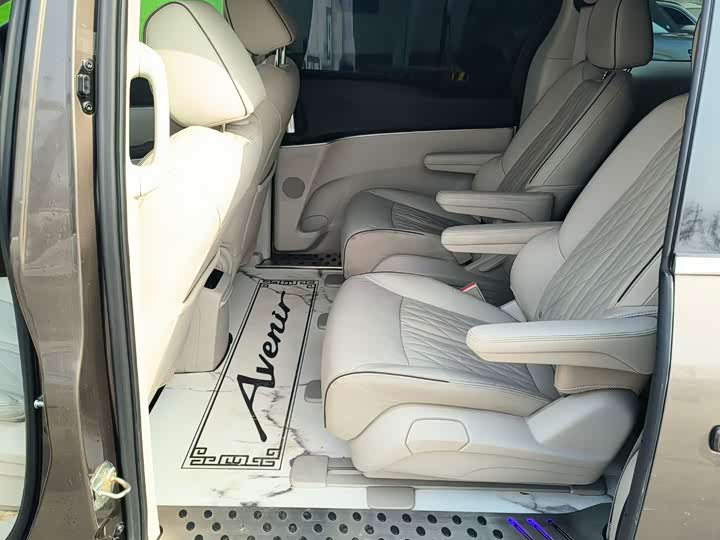 Фото 4 - Buick GL8 ES