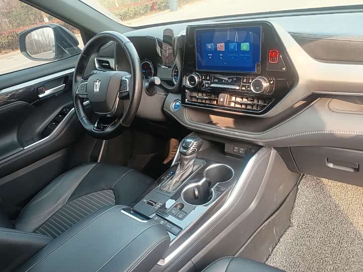 Фото 8 - Toyota Crown Kluger