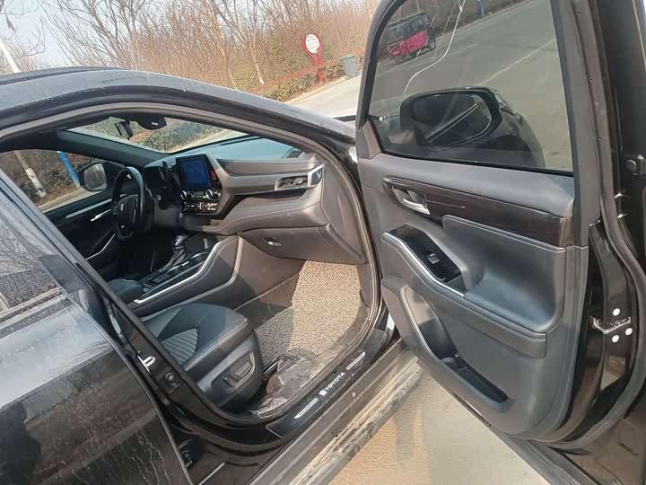 Фото 9 - Toyota Crown Kluger