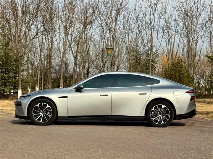 Фото 2 - XPeng P7