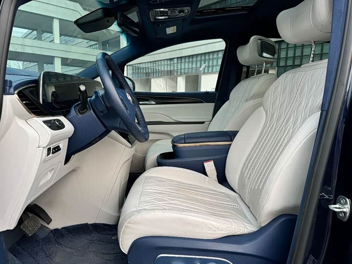 Фото 8 - Buick GL8 ES