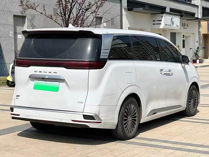 Фото 7 - Denza D9