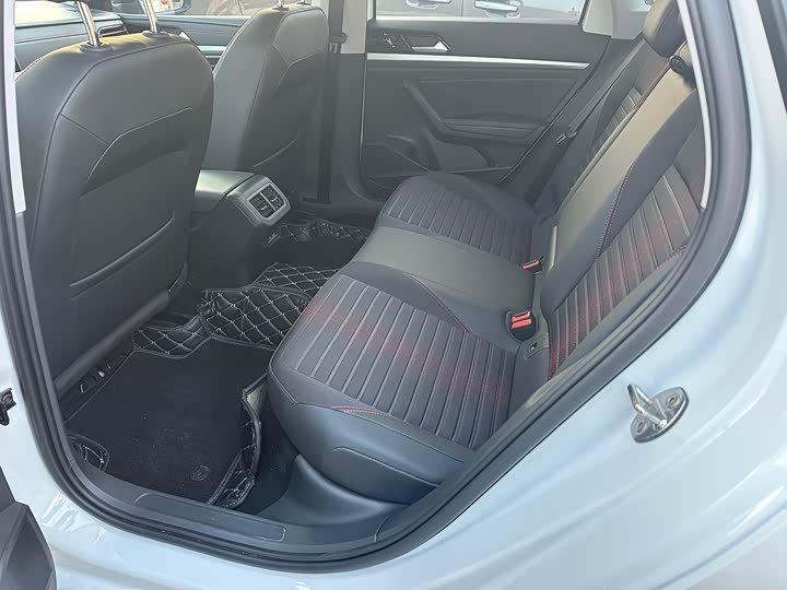 Фото 9 - Volkswagen Lavida