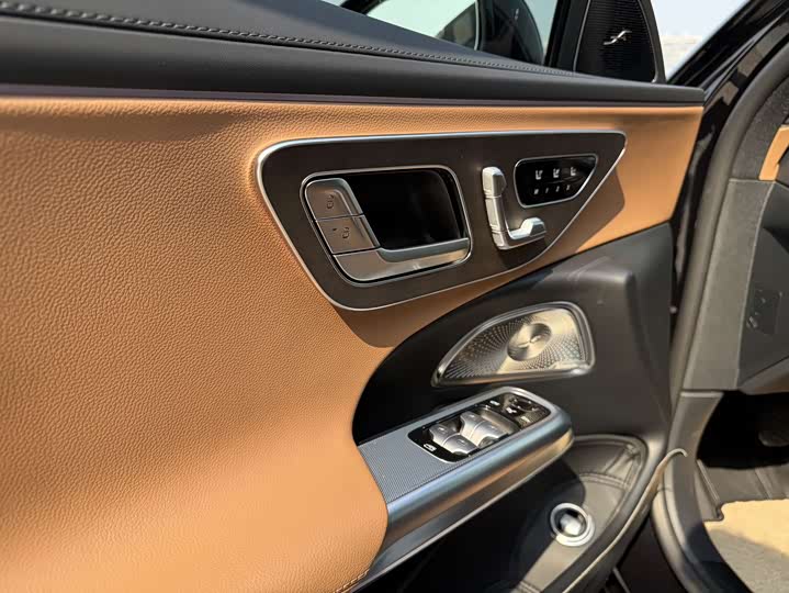 Фото 9 - Mercedes-Benz E-Class