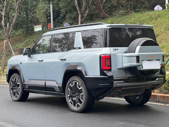 Фото 4 - BYD FangChengBao Leopard 8