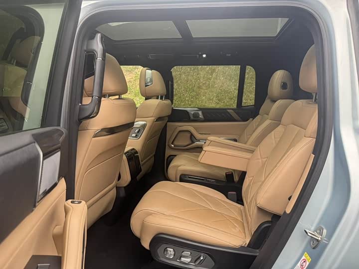 Фото 6 - BYD FangChengBao Leopard 8