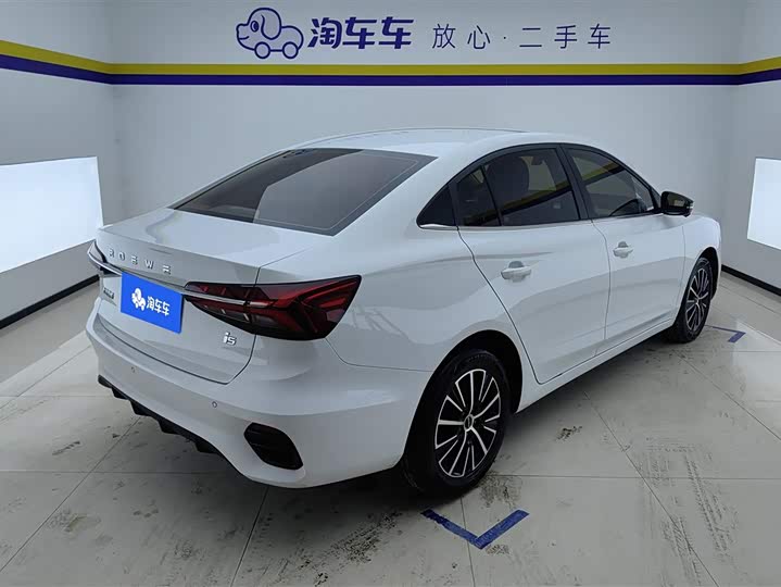 Фото 3 - Roewe i5
