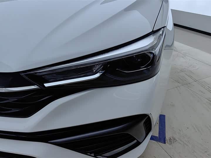 Фото 5 - Roewe i5