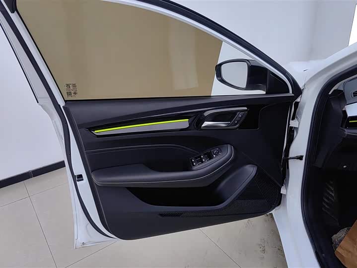 Фото 7 - Roewe i5