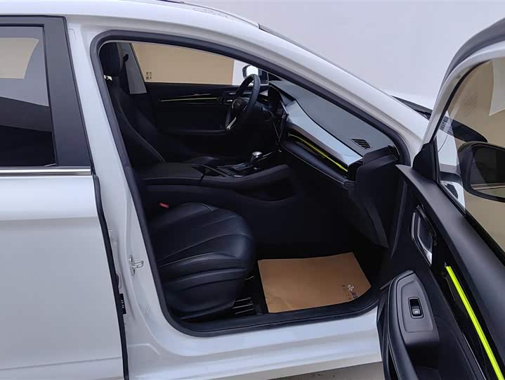 Фото 8 - Roewe i5