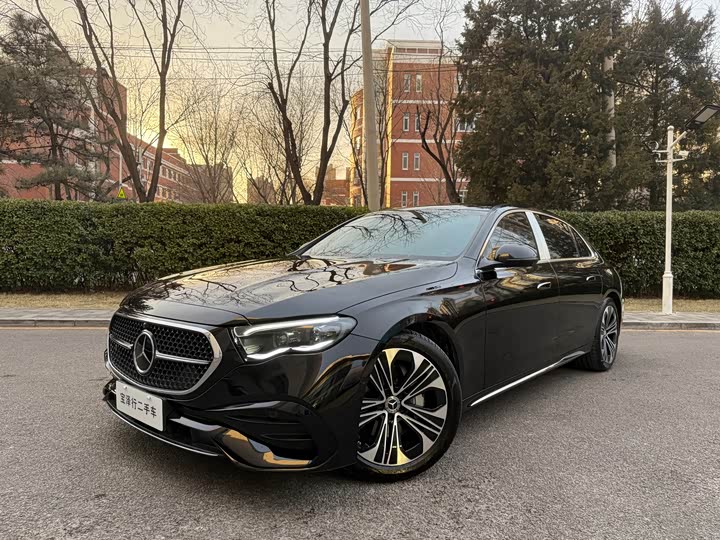 Фото 1 - Mercedes-Benz E-Class