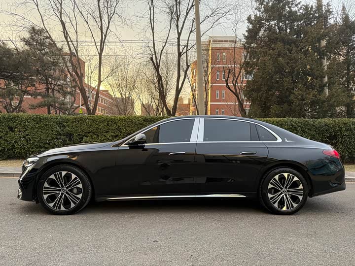 Фото 3 - Mercedes-Benz E-Class