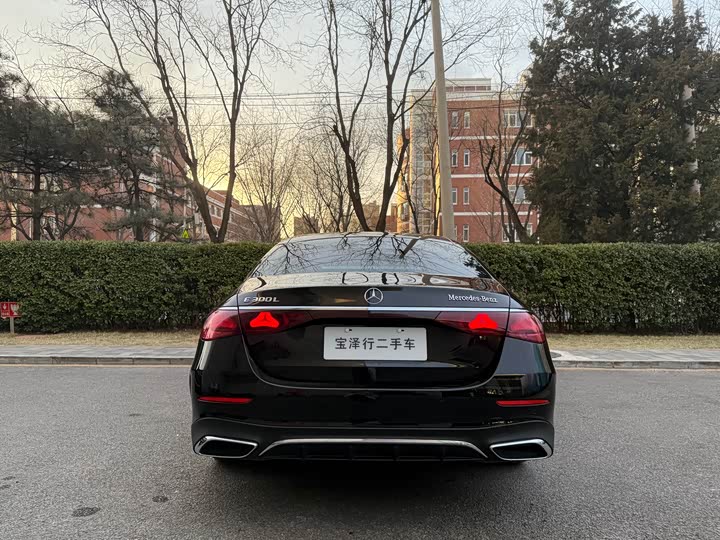 Фото 4 - Mercedes-Benz E-Class