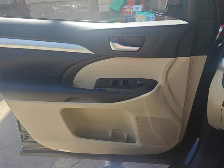 Фото 7 - Toyota Highlander