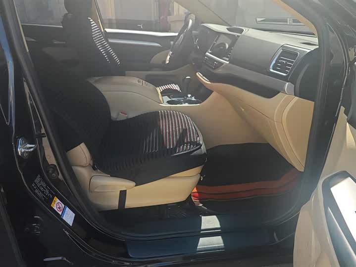 Фото 8 - Toyota Highlander