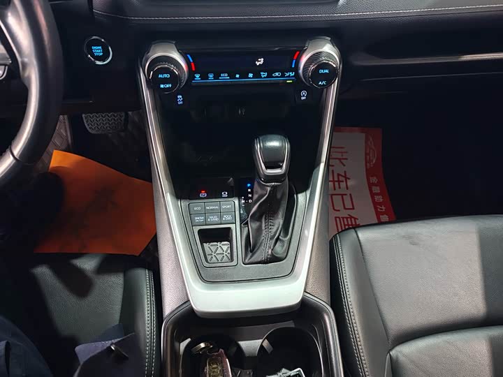 Фото 9 - Toyota Wildlander