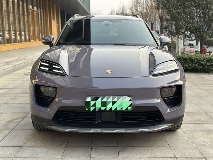 Фото 2 - Porsche Macan EV