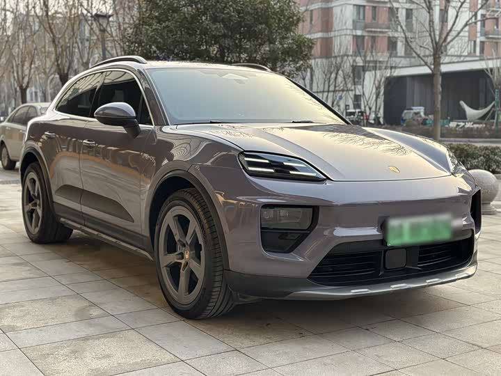Фото 3 - Porsche Macan EV