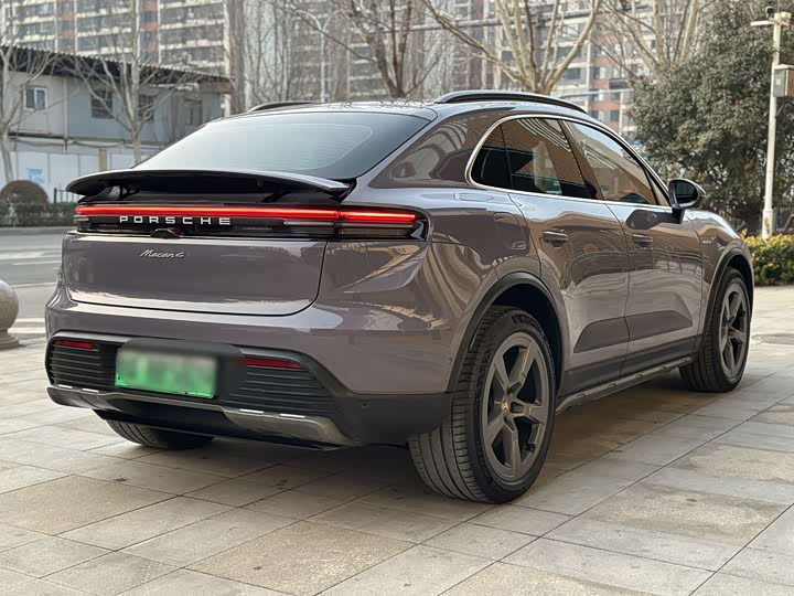 Фото 4 - Porsche Macan EV