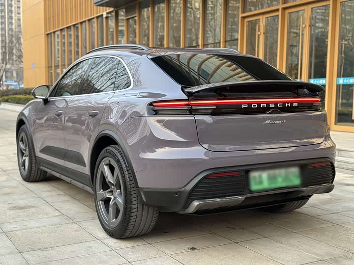 Фото 6 - Porsche Macan EV