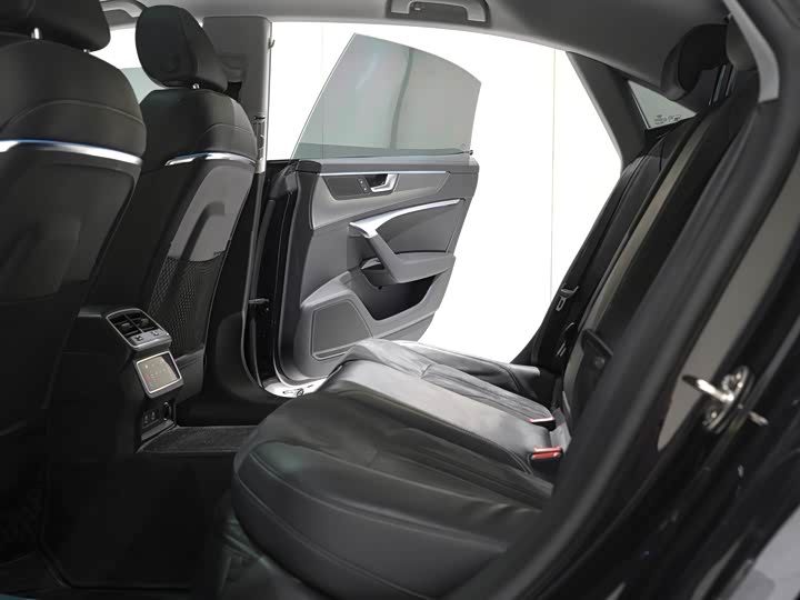 Фото 5 - Audi A7L