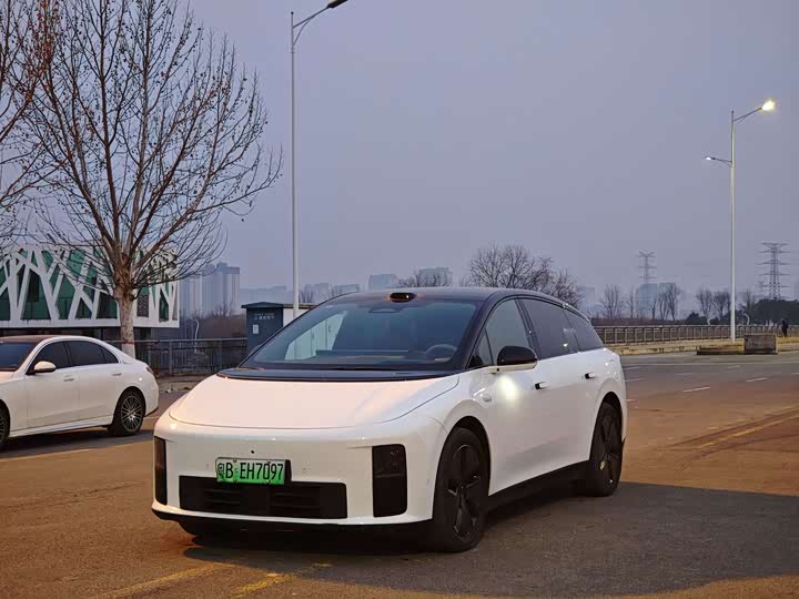 Фото 1 - LiXiang i6