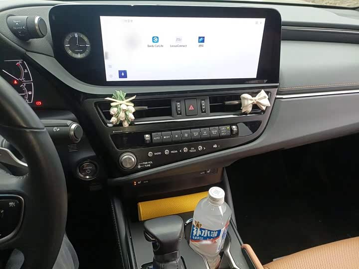 Фото 6 - Lexus ES