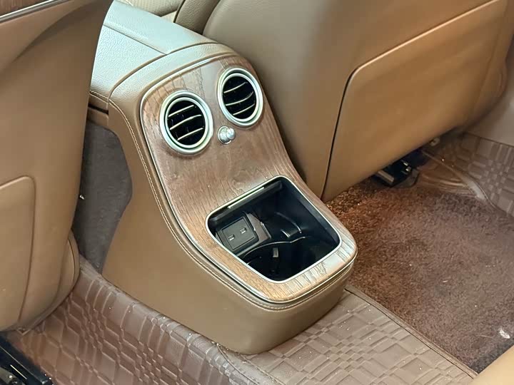 Фото 8 - Mercedes-Benz E-Class Hybrid