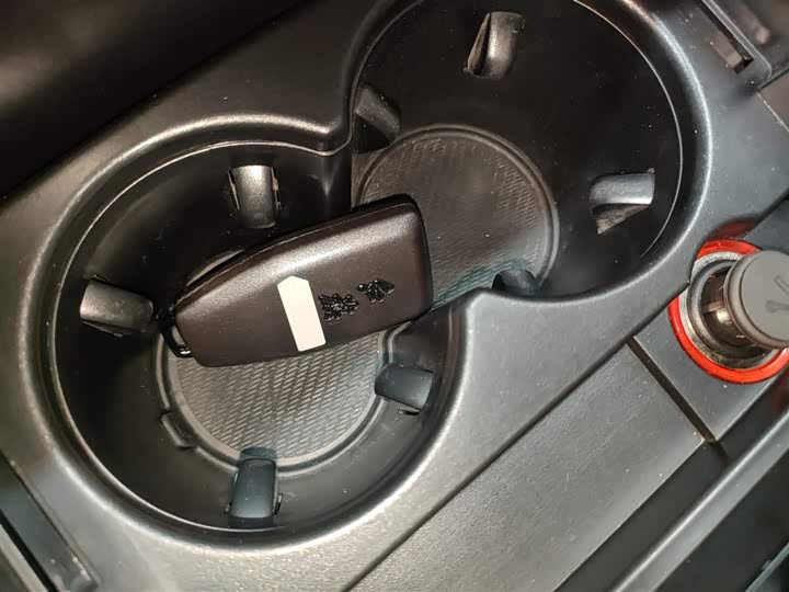 Фото 9 - Hongqi HS5