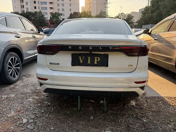 Фото 5 - Geely Emgrand