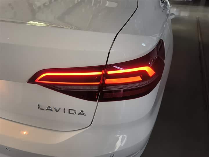 Фото 8 - Volkswagen Lavida