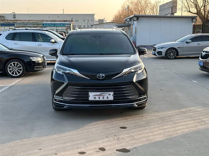 Фото 2 - Toyota Sienna