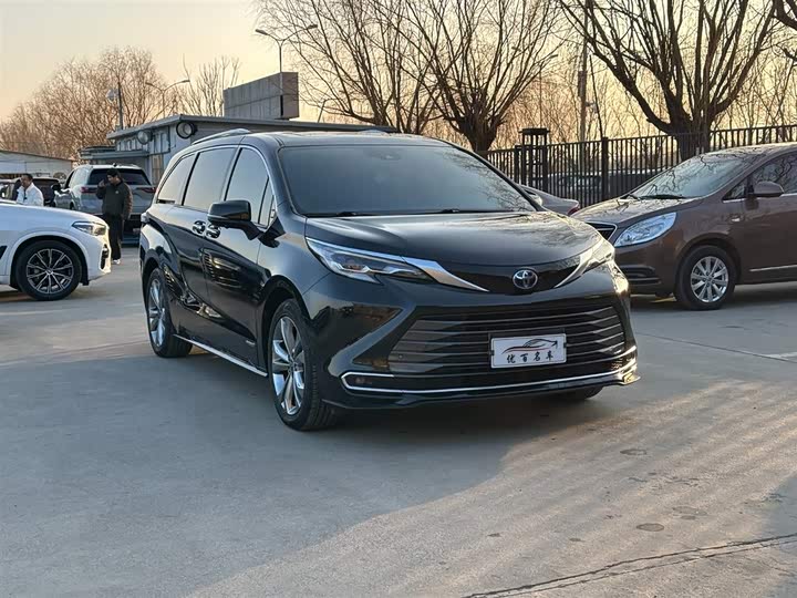 Фото 3 - Toyota Sienna