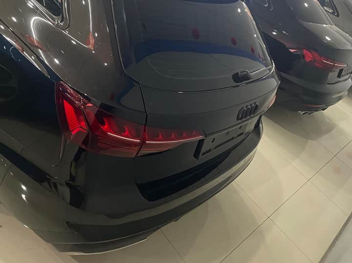 Фото 4 - Audi A4