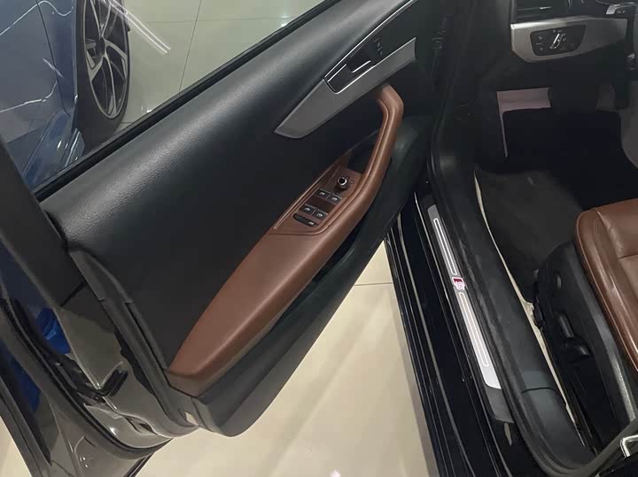 Фото 8 - Audi A4