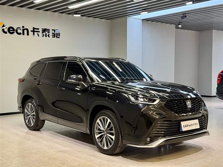 Фото 2 - Toyota Crown Kluger