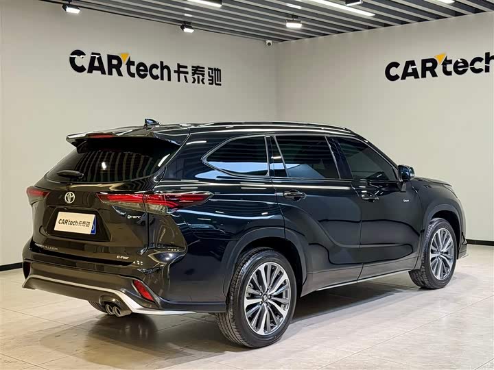 Фото 3 - Toyota Crown Kluger