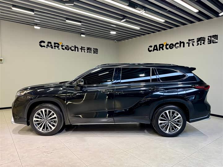 Фото 6 - Toyota Crown Kluger