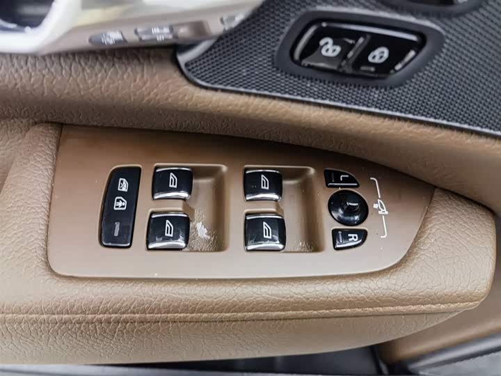 Фото 9 - Volvo S90 Hybrid