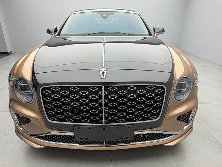 Фото 2 - Bentley Flying Spur Hybrid