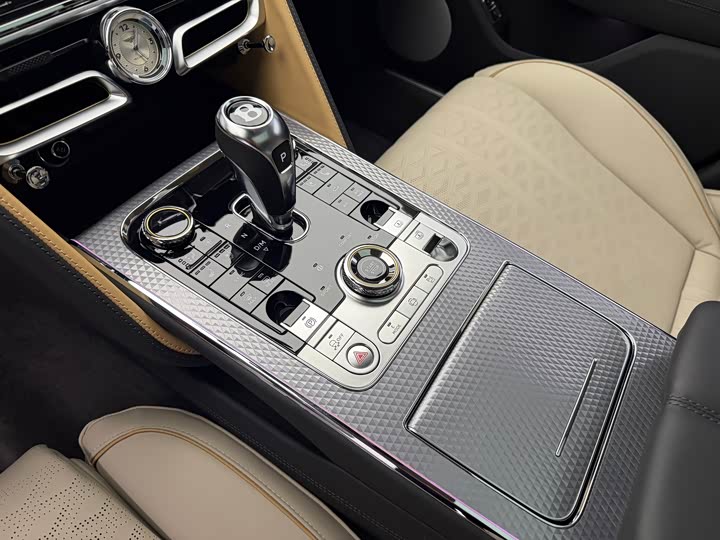 Фото 6 - Bentley Flying Spur Hybrid